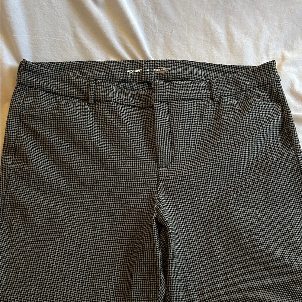 Old Navy Women's Black Houndstooth Pixie Pants - image 4